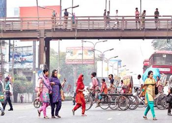 অরক্ষিত রাজধানীর ফুটওভার ব্রিজ