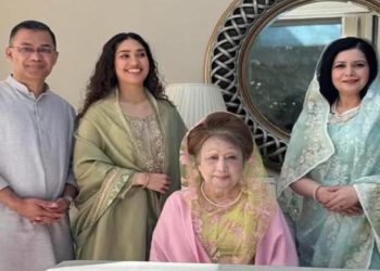 দেশে ফিরছেন খালেদা জিয়া, প্রস্তুত হচ্ছে এয়ার অ্যাম্বুলেন্স