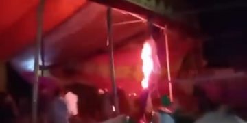 মেলার প্যান্ডেলে আগুন দিলো বিক্ষুব্ধ জনতা