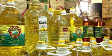 ভোজ্যতেলের দাম বিশ্বে কমছে, দেশে বাড়ছে