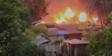 চট্টগ্রামে সিআরবি মালিপাড়া বস্তিতে ভয়াবহ আগুন