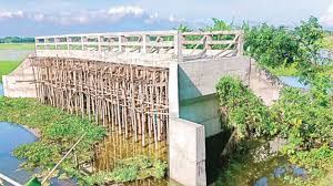 রাস্তা ছাড়াই নির্মাণ হচ্ছে পাঁচ কোটি টাকার সেতু