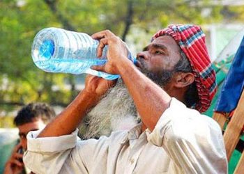 ভ্যাপসা গরমে কষ্ট কমছে না