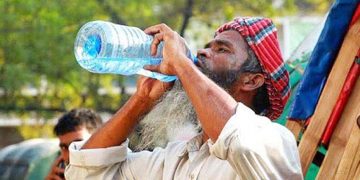 ভ্যাপসা গরমে কষ্ট কমছে না