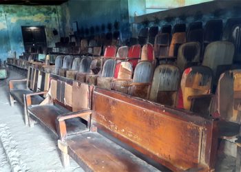 এ কি হাল সিনেমা হলের?