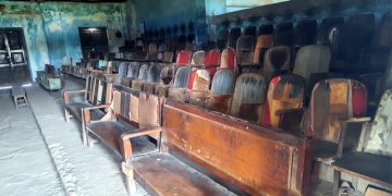 এ কি হাল সিনেমা হলের?