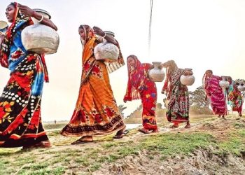 খাবার পানির জন্য হাঁটতে হয় মাইলের পর মাইল