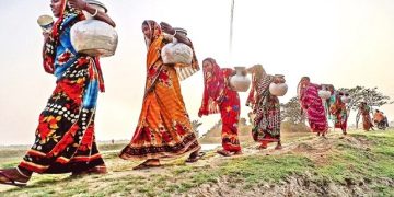 খাবার পানির জন্য হাঁটতে হয় মাইলের পর মাইল