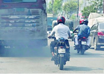 গাড়ির কালো ধোঁয়া দূষণ বাড়াচ্ছে