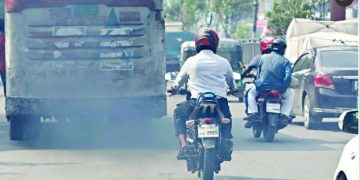 গাড়ির কালো ধোঁয়া দূষণ বাড়াচ্ছে
