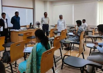 ভর্তি পরীক্ষা দিলেন উপদেষ্টা আসিফ