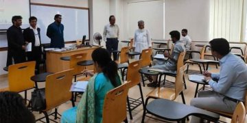 ভর্তি পরীক্ষা দিলেন উপদেষ্টা আসিফ