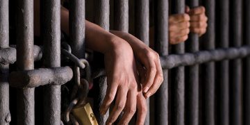 কারারক্ষীকে কারাবন্দী আ’লীগ নেতা