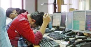 হতাশ বিনিয়োগকারীরা শেয়ারবাজার তলানিতে