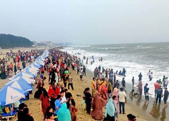 তিন দিনের ছুটিতেও কক্সবাজারে নেই পর্যটকদের ভিড়