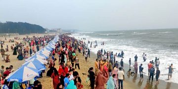 তিন দিনের ছুটিতেও কক্সবাজারে নেই পর্যটকদের ভিড়