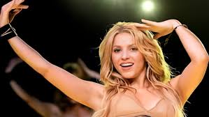 মঞ্চে হঠাৎ পড়ে গেলেন শাকিরা