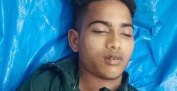 মায়ের সামনে ছেলেকে ছুরিকাঘাতে হত্যা