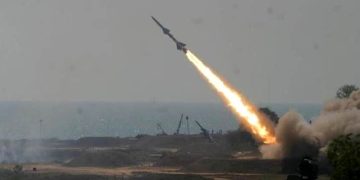 ইয়েমেনি ক্ষেপণাস্ত্রে কেঁপে উঠল তেল আবিব