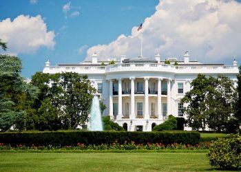 হোয়াইট হাউজে আমন্ত্রণ পাওয়া মানে এখন আর সম্মানজনক নয়