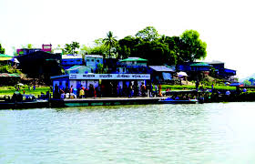 পানি সংকটে থেমে গেছে লঞ্চ চলাচল