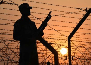 বাংলাদেশের সীমান্তে ভারত কাদের ঠেলে দিচ্ছে?