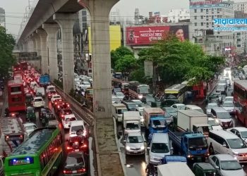 বৃষ্টি-অবরোধে ঢাকায় তীব্র যানজট