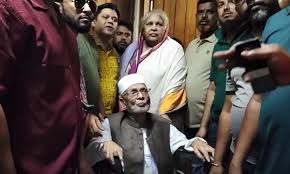 সাবরেজিস্ট্রারের কার্যালয়ে জমি বিক্রির সময় স্ত্রীসহ সাবেক ভূমিমন্ত্রী আটক