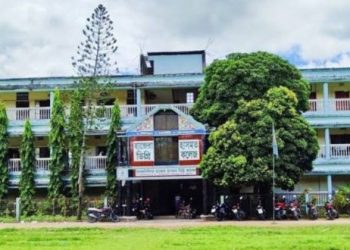 সভাপতি কলেজে আসছেন শুনেই পালালেন অধ্যক্ষ