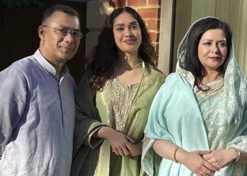 শাশুড়ির সঙ্গী হয়ে ১৭ বছর পর দেশে ফিরছেন জোবাইদা রহমান