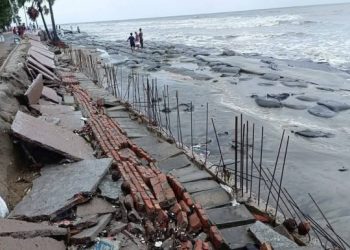 উদ্বোধনের আগেই ভেঙে পড়ল কুয়াকাটা মেরিন ড্রাইভ সড়ক