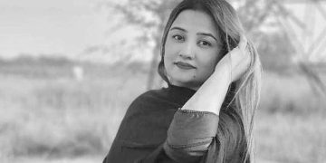 বাবার কবরের পাশে চিরনিদ্রায় শায়িত