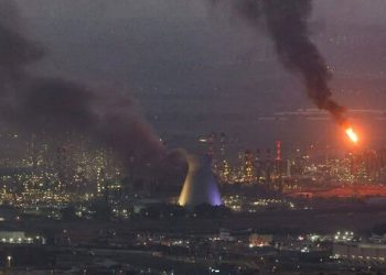 মিসাইল হামলায় ইসরায়েলি তেল পরিশোধনাগার বিধ্বস্ত