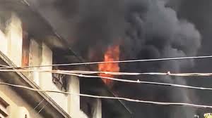 রাজধানীর হাজারীবাগে ভয়াবহ আগুন