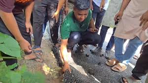 হাত দিতেই উঠে এলো কার্পেটিং, কাজ বন্ধ করে দিলেন