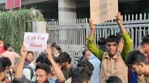 রক্তের লাইনে মানবতা দাঁড়িয়ে