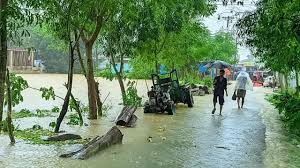 ফেনীতে বন্যা নিয়ন্ত্রণ বেড়িবাঁধের ১০ স্থানে ভাঙন