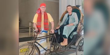 রিকশা চালিয়ে বিদায়ী শুভেচ্ছা জার্মান রাষ্ট্রদূতের