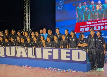 নারী ফুটবলারদের সংবর্ধনা দিল বাফুফে