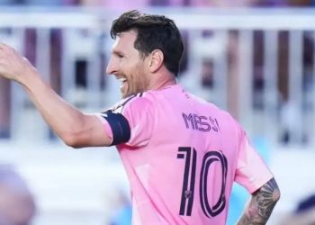 দর্শনীয় জোড়া গোল মেসির