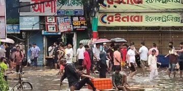 ফেনী নোয়াখালীতে পানিবন্দি মানুষ বিদ্যুৎ নেই অনেক এলাকায়