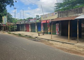 আতঙ্কে এলাকা পুরুষশূন্য