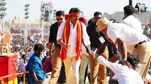 যেভাবে জনতার নায়ক হলেন থালাপতি বিজয়