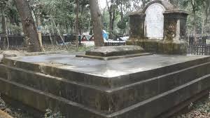 শত বছরে অক্ষত হীরা জহরতে ভরা রূপজান বিবির কবর