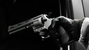 আতঙ্ক বাড়াচ্ছে আগ্নেয়াস্ত্র