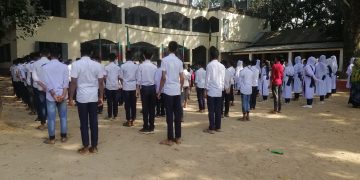 শিক্ষাপ্রতিষ্ঠানে ছুটি কমবে