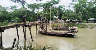 মোরেলগঞ্জে ভাঙা পুলে তিন ইউনিয়নের মানুষের দুর্ভোগ