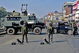 মণিপুর সফর ঘিরে পুলিশ-স্থানীয় জনতার সংঘাত