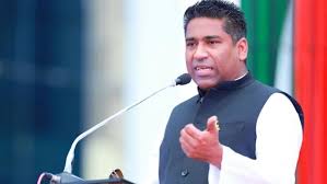 নিজের বাস ভবনকেই দপ্তর বানান সাদিক