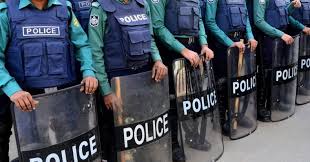 পুলিশ কারও কথা শোনে না